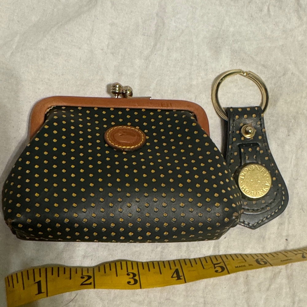 Vintage kisslock change purse and matching key chain